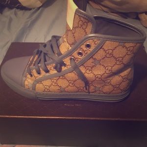 Men size 8 US sneakers